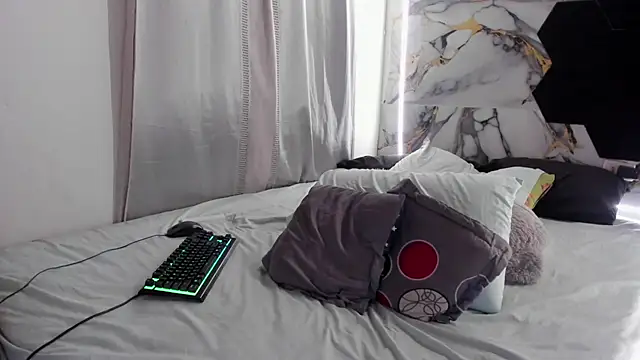 Goldendesirexx__ webcam