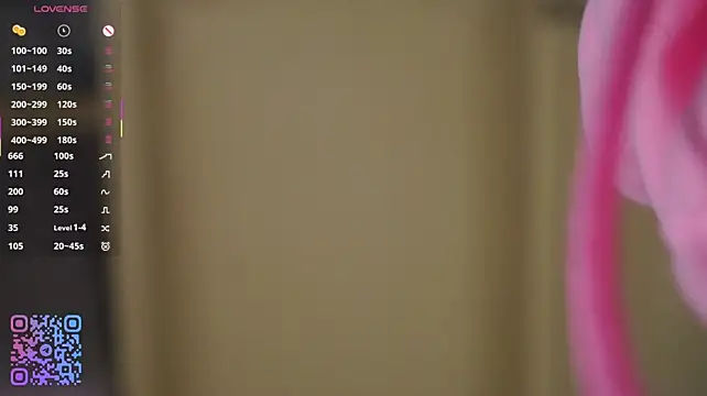 CaroleeMir webcam