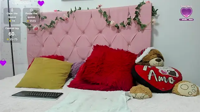 Antonella15 webcam