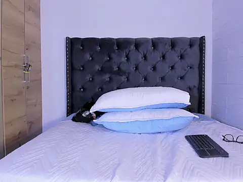 LunaRossie1_ webcam