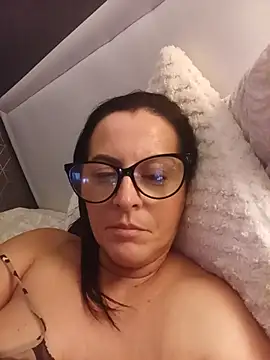 VelvetNaughty-Shem webcam