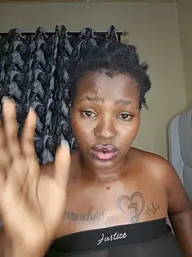 TrishaKalid webcam