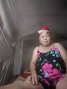 LoveMomy68 webcam
