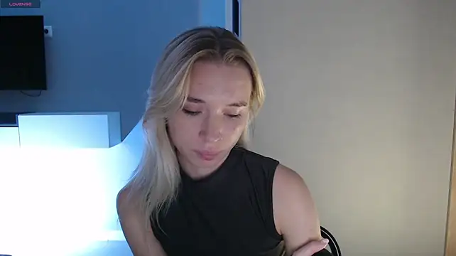 Emily_Hartt webcam