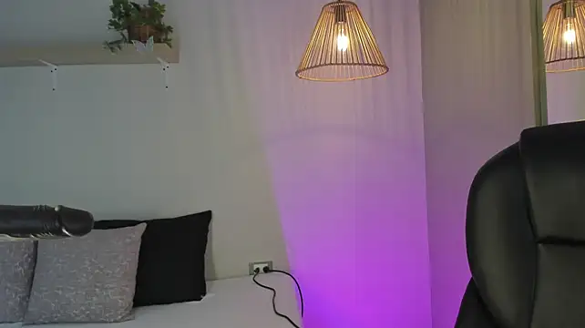 Isabella_Whiitee_ webcam