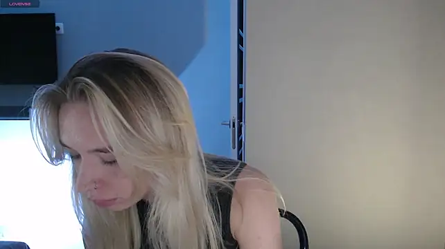 Emily_Hartt 🎹 online sex stream