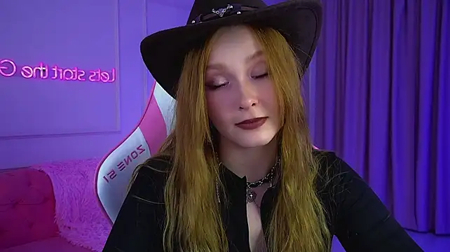 AgataFoxley webcam