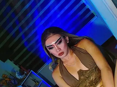 HOLLYWOOD_QUEEN_88