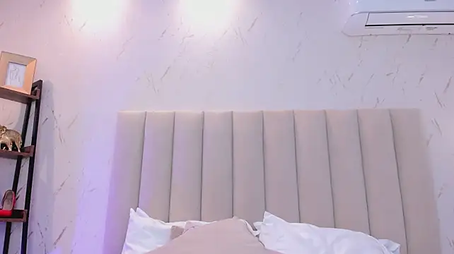 ViolettaRousee_ live cam preview