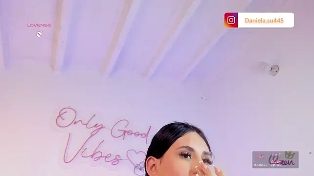 MiaDaniella__ live cam preview