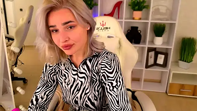 EmmiLive
