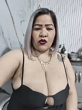 Dalessa_Bigtits