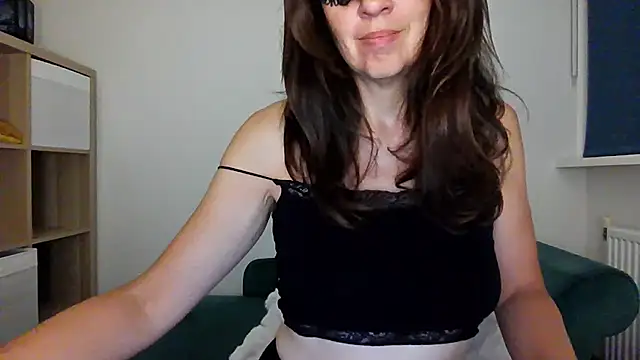 Ella_Next_Door webcam