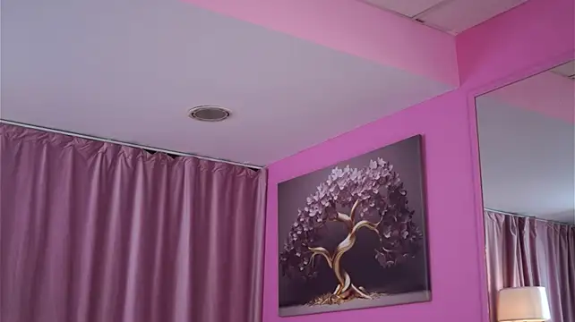 LaraBrynn webcam