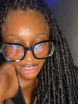 Nirahbeauty webcam