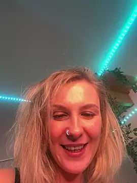 ElenoraHot webcam
