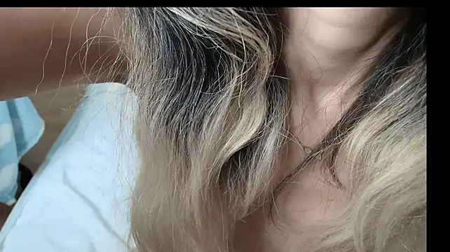Jiwooe live cam preview