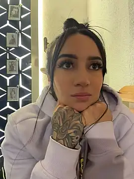 EmmyEvans1 live cam preview