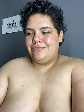 Hailey_Curvy webcam