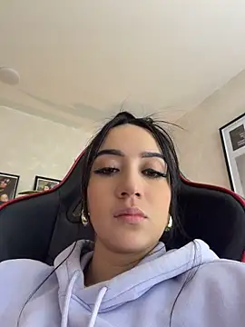 EmmyEvans1 live cam on StripChat
