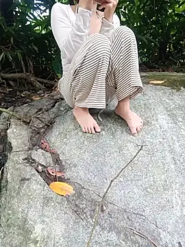 Linda-yiyi live sex cam