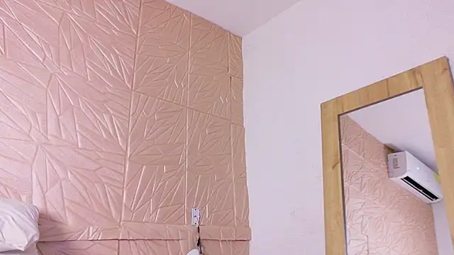 nina_bae webcam