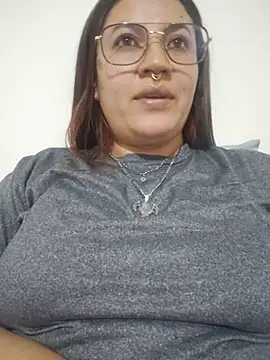 samm_curvy live cam on StripChat