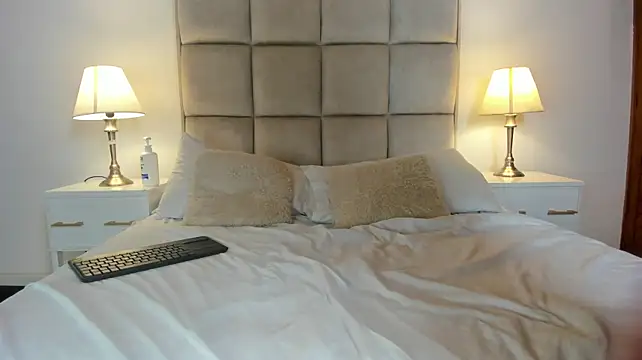 Alex_and_Mia_ webcam