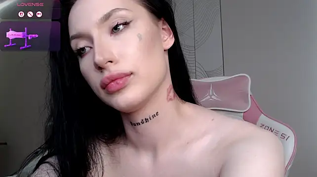 JenniferQueen11 live cam on StripChat