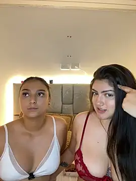 nicolexxaleja (G teen) - scissor plus kiss
