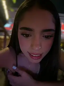 Manu_white webcam