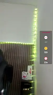 Emma_Hotkiss