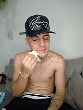 MaxHornyLatin