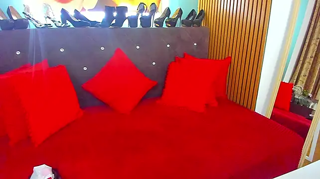 LauraSiin live cam on StripChat