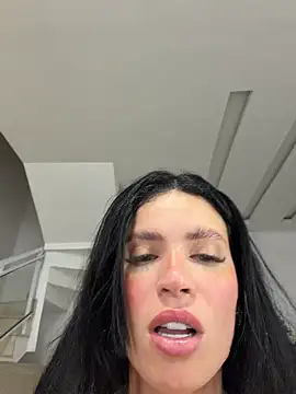 Rafaellaz live cam on StripChat