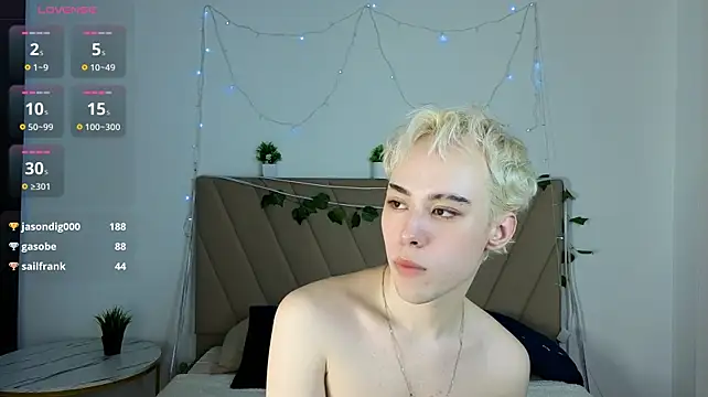 Yan_Cat live cam on StripChat