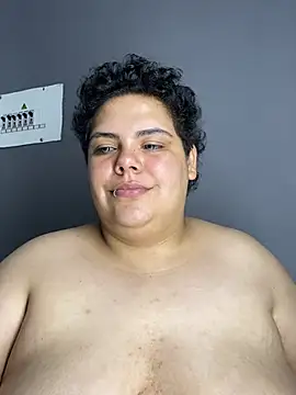 Hailey_Curvy