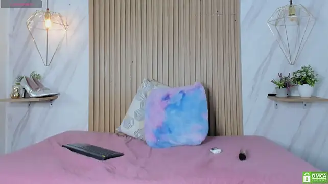 Ariana_bell01