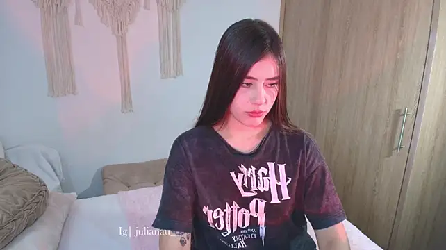iriswest_ (F young) - Spanks red ass + oil.