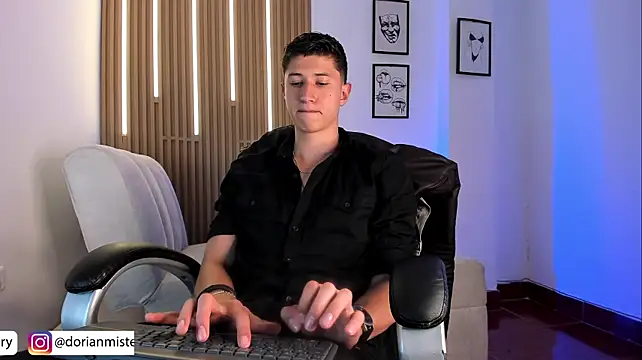 Dorianmistery2322_ live cam on StripChat