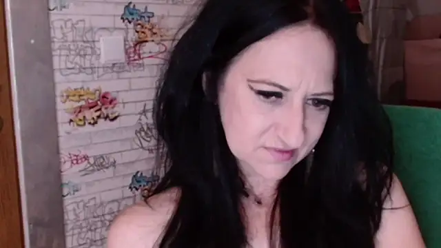 DebraMilf webcam