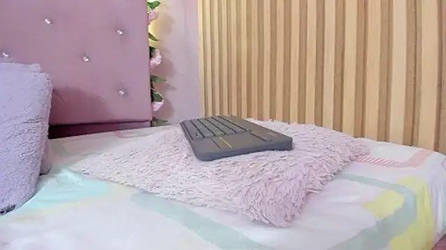 lovely__kiss__ live cam on StripChat