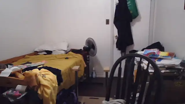 JohnnyMoves webcam