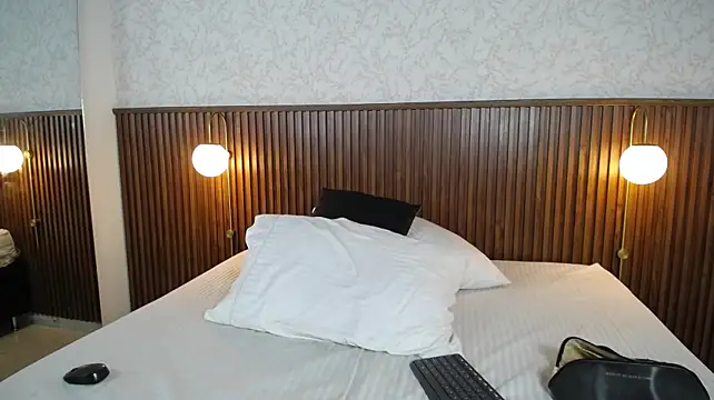 Ariana_Wayne webcam