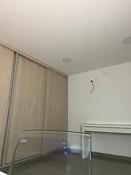 Curlyierr live cam
