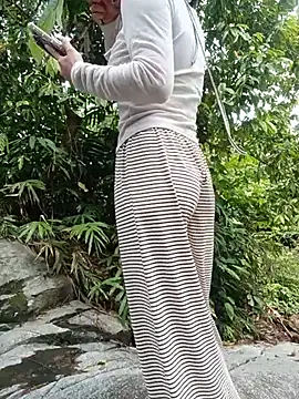 Linda-yiyi live cam on StripChat