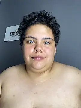 Hailey_Curvy webcam
