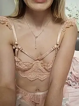 Chloe_StClaire webcam