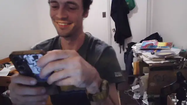 JohnnyMoves webcam
