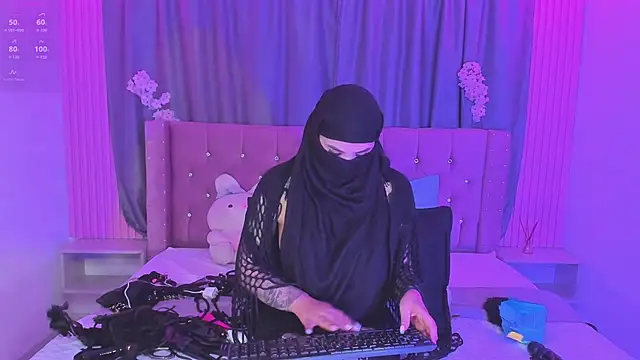 Nayla-Mouna 🦃 live chat